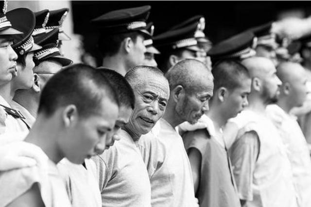 76岁老革命卧底人贩团伙，揭病儿乞讨真相，20000字报告惊动总理