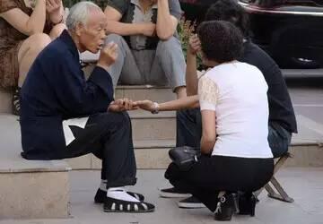 相亲后的他们准备结婚，@￥先生却对她说：此次姻缘不吉，望三思