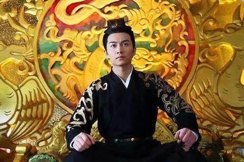 将军问@￥先生自己何时能做皇帝，@￥先生说你背后傻子能做皇帝