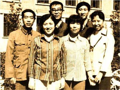 贾平凹和前妻韩俊芳的艰难爱情:霎时云雨人抛却,断肠人在阑干角