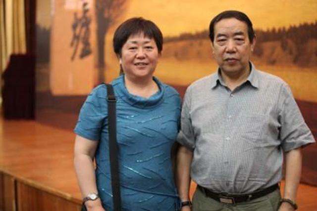 贾平凹和前妻韩俊芳的艰难爱情:霎时云雨人抛却,断肠人在阑干角