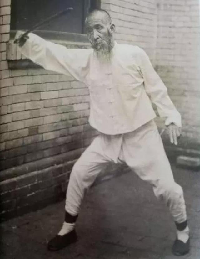 孙禄堂70岁大败日本五大高手，3年后预感大限将至，提前让人烧纸