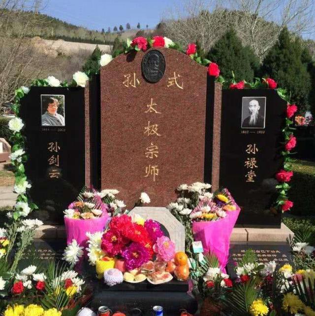 孙禄堂70岁大败日本五大高手，3年后预感大限将至，提前让人烧纸