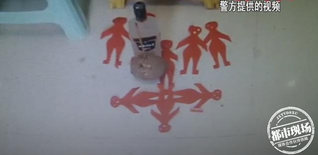 孙子夜里哭闹，奶奶请来“神仙”，先扫码打赏5万？