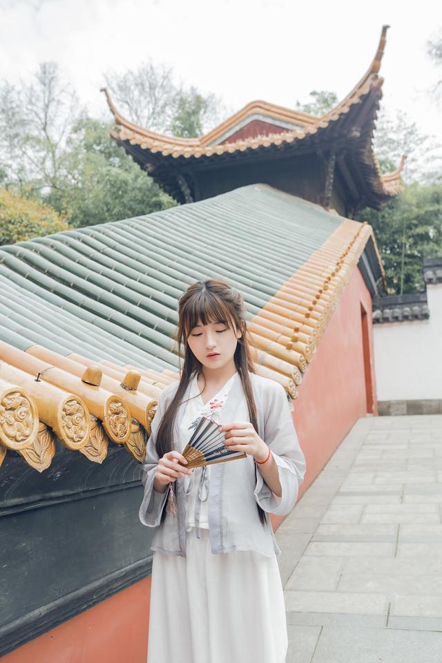搞笑段子：年轻人去@￥，算到了第二天被车撞结果第二天？