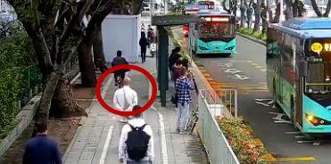 路边大师竟称老人有血光之灾？警察：你有牢狱之灾，算到了吗？