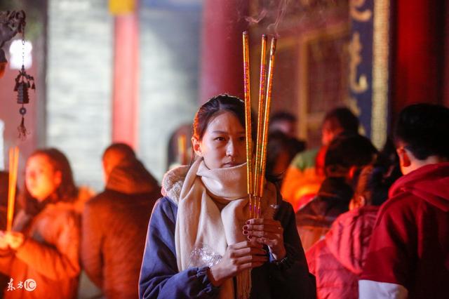 @￥先生说我年底会嫁人，到了年底我到处找寻找他！