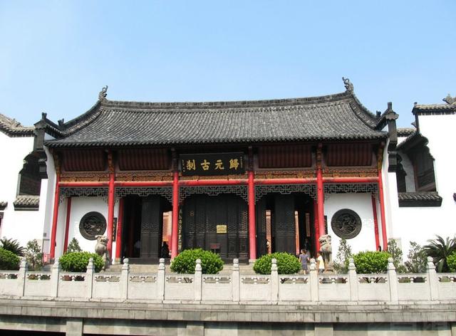 湖北武汉的神奇寺庙，“数罗汉”也能@￥，来往游客还说很灵验！