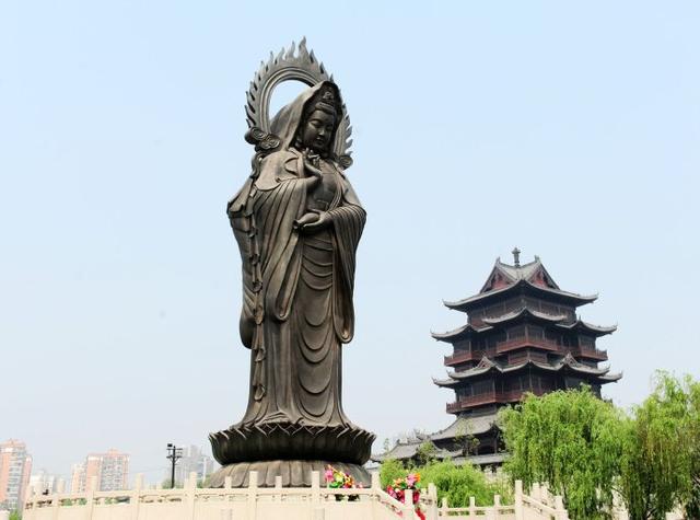 湖北武汉的神奇寺庙，“数罗汉”也能@￥，来往游客还说很灵验！