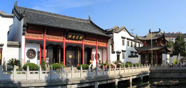 湖北武汉的神奇寺庙，“数罗汉”也能@￥，来往游客还说很灵验！