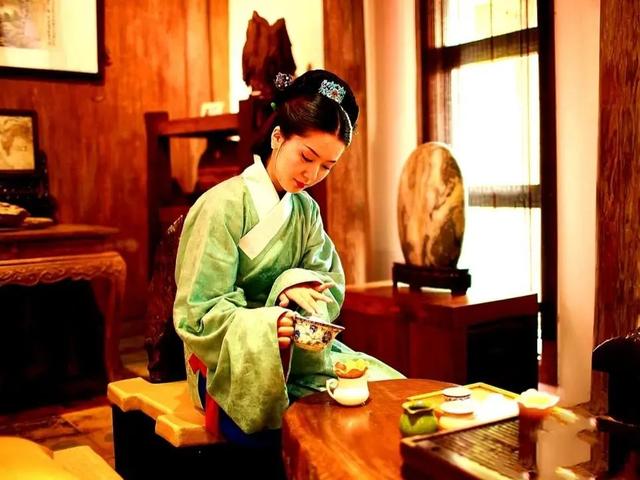明朝奇案：妻子红杏出墙，丈夫一石二鸟，县令私访，巧破案中案