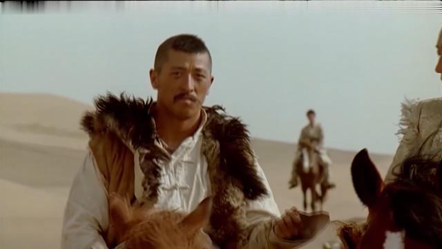 揭露旧社会陋习的电影，富豪丈夫婚前去世，女人只能嫁给一根木头