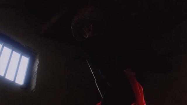 揭露旧社会陋习的电影，富豪丈夫婚前去世，女人只能嫁给一根木头