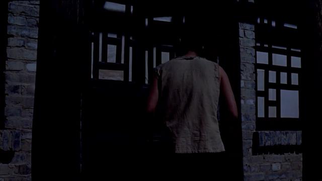 揭露旧社会陋习的电影，富豪丈夫婚前去世，女人只能嫁给一根木头
