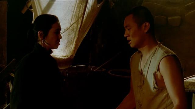揭露旧社会陋习的电影，富豪丈夫婚前去世，女人只能嫁给一根木头