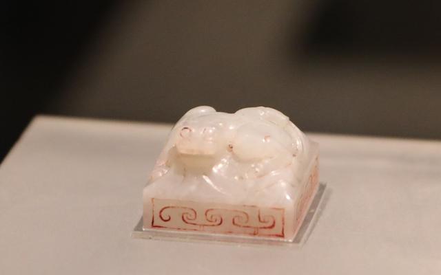 他@￥预知儿子能当皇帝，立刻准备自立为王，没想到父亲不是他