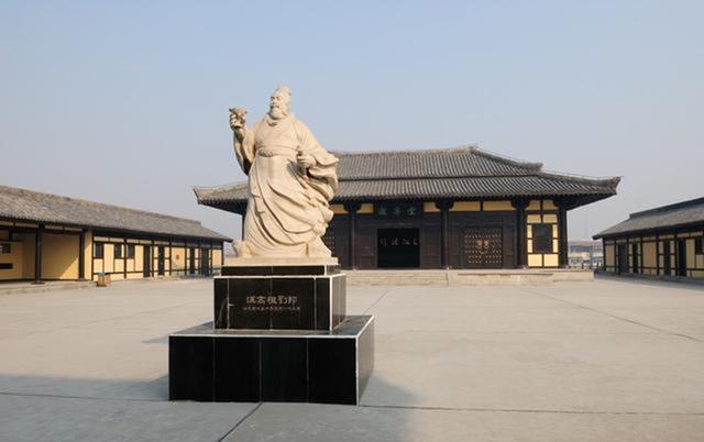 他@￥预知儿子能当皇帝，立刻准备自立为王，没想到父亲不是他