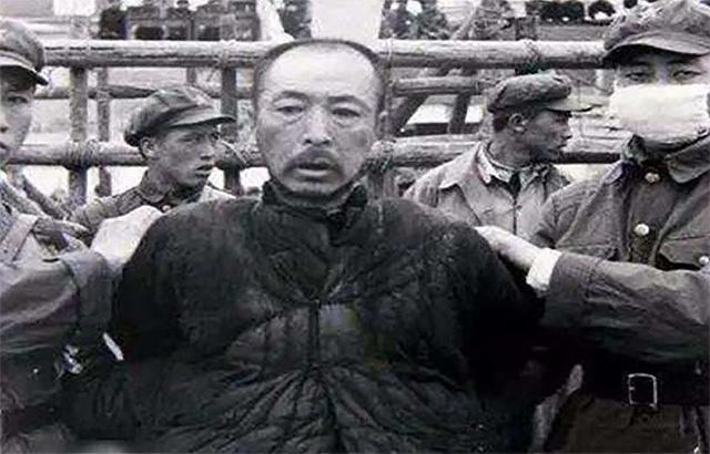 刘湘请来“神仙”帮忙，轻松打败多个军阀，为何遇到红军就不行了