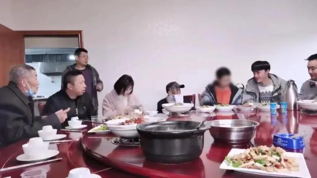 不是你们一句‘好不容易养大的’，就变成你们的孩子“亲爱的小孩”回家了