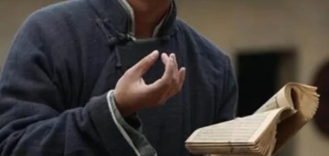 央视曝光网络@￥骗局，狗头96分“读书运好”，多专家现身科普