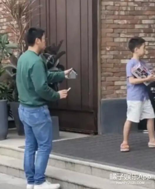 橘子晚报：这个男团解散八年要重组？瞎子都看出来这抄袭了？