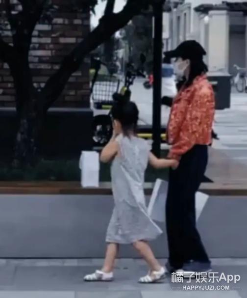 橘子晚报：这个男团解散八年要重组？瞎子都看出来这抄袭了？