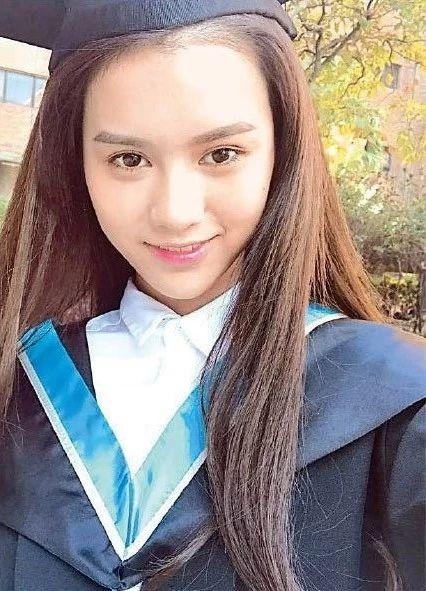 曾是餐厅服务员因被偷拍走红网络 如今22岁获捧成影视歌三栖艺人