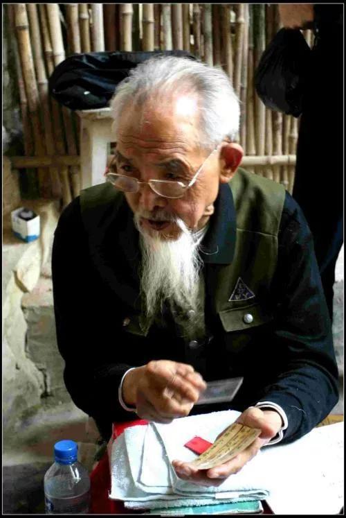 揭秘江湖“算卦人”的老底，“算卦”神仙术，揭穿不值一文钱