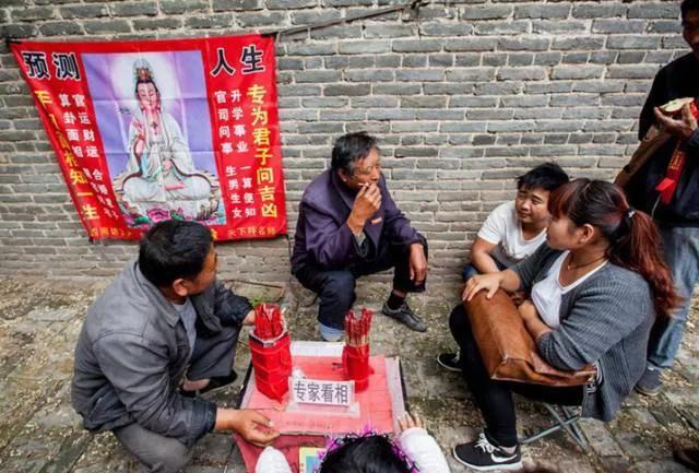 揭秘江湖“算卦人”的老底，“算卦”神仙术，揭穿不值一文钱