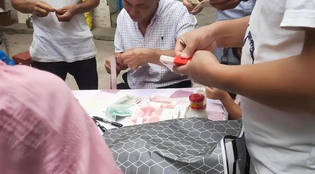 旅行途中看到有人家“发生辰”，和我家乡的不同