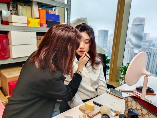 从普普通通到第一眼就惊艳，她的5个变美思路值得参考