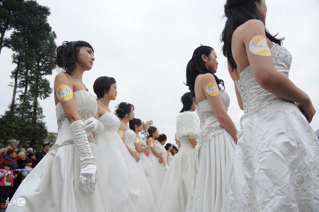 后年婚姻宫动，有望走进婚姻殿堂的生肖女