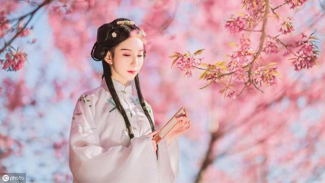 为什么有的人异性缘旺？是命里带了桃花，而红艳却代表感情与欲望