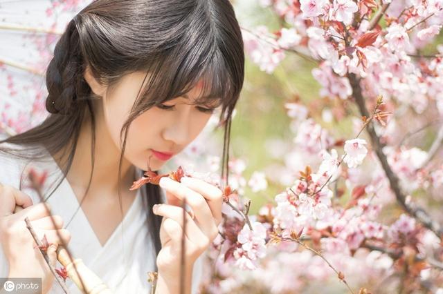 为什么有的人异性缘旺？是命里带了桃花，而红艳却代表感情与欲望