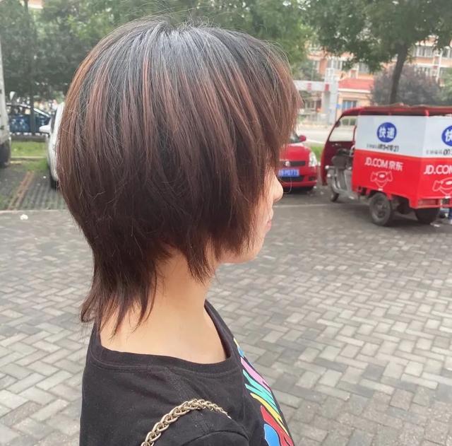 女人情绪的大大大大波动：剪完头发