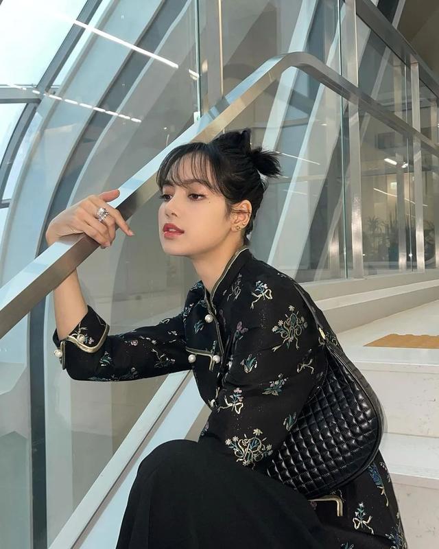 女人情绪的大大大大波动：剪完头发