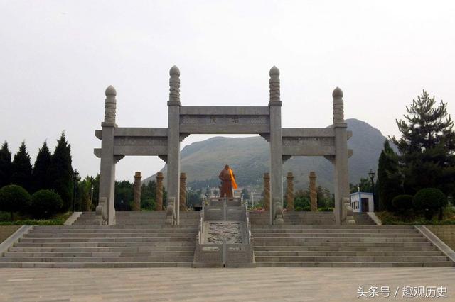 袁天罡为一人@￥，称其可当宰相却活不过两年，太宗闻之令其陪葬