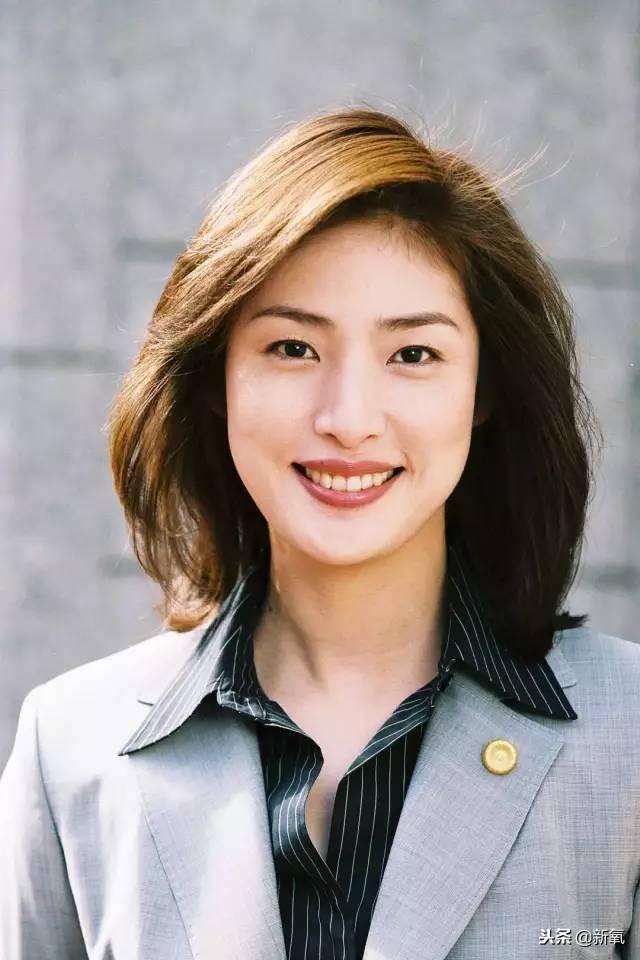 年薪百万的都市精英女性脸，长成什么样？