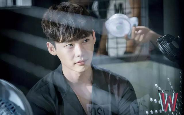 曾帅成标杆，现各有各丑，韩国六位男神颜值大变样，有的才30岁