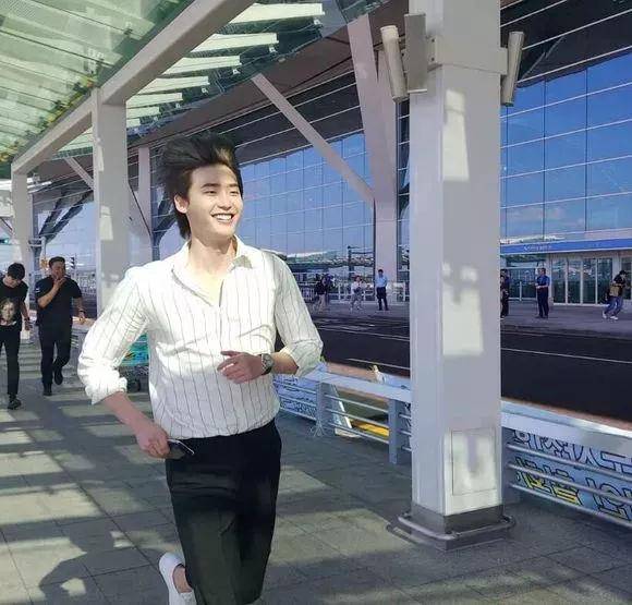 曾帅成标杆，现各有各丑，韩国六位男神颜值大变样，有的才30岁