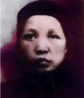 毛泽东8岁就会写诗，却屡遭教书先生辞退，先生直言：太难管教了
