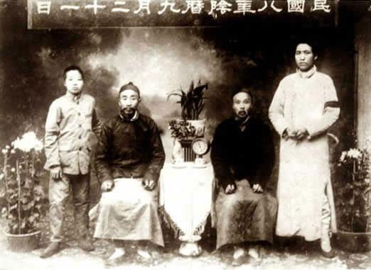 毛泽东8岁就会写诗，却屡遭教书先生辞退，先生直言：太难管教了