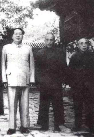 毛泽东8岁就会写诗，却屡遭教书先生辞退，先生直言：太难管教了
