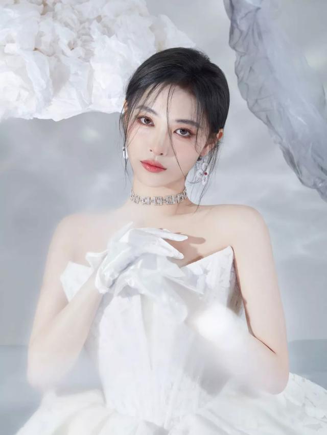 你是什么脸型就选什么刘海，这4款超显脸小，堪比换头