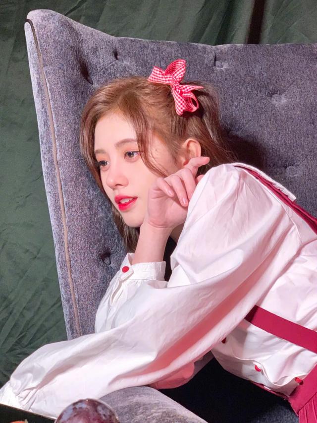 你是什么脸型就选什么刘海，这4款超显脸小，堪比换头