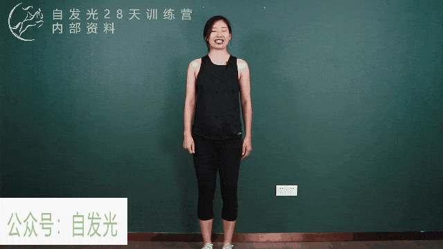 脖子前倾像乌龟，别让富贵包毁掉你的气质，张子枫的经验值得你学