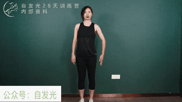 脖子前倾像乌龟，别让富贵包毁掉你的气质，张子枫的经验值得你学