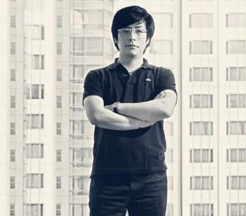 李湘王岳伦的“爱情幻灭史”：当年有多让人羡慕，现在就有多可笑