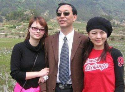 李湘王岳伦的“爱情幻灭史”：当年有多让人羡慕，现在就有多可笑