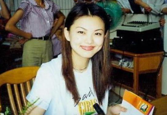 李湘王岳伦的“爱情幻灭史”：当年有多让人羡慕，现在就有多可笑